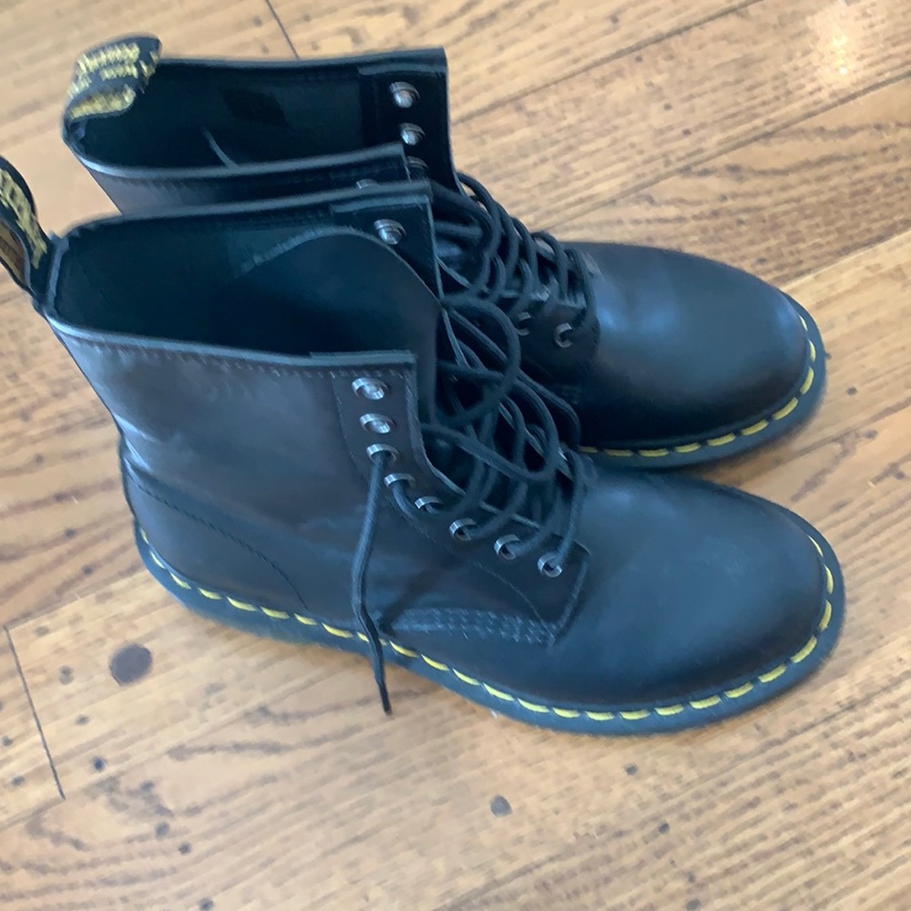 In EUC dr. Martens boots size EU 39, US 8 or UK 6